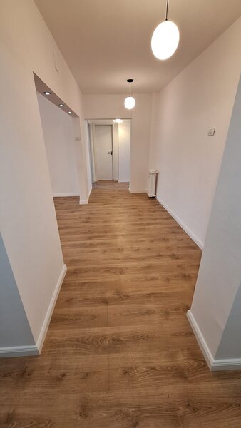 Decebal, Piata Muncii, Bucuresti